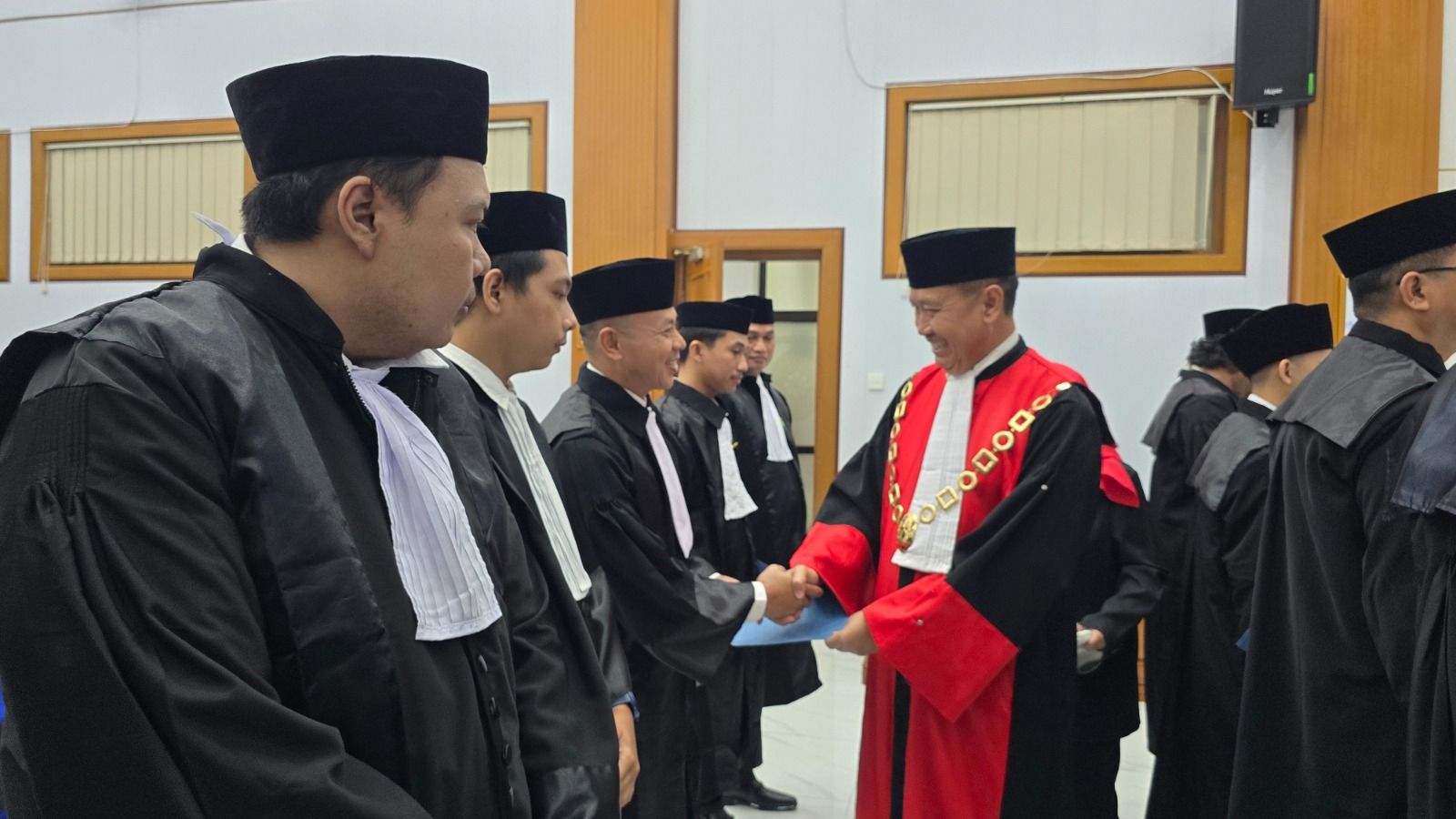 Asep Hermawan mendapat apresiasi dari YM Ketua PT Bandung
